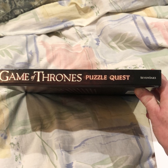 A Game Of Thrones puzzle quest book. Like new condition!! - Picture 8 of 11